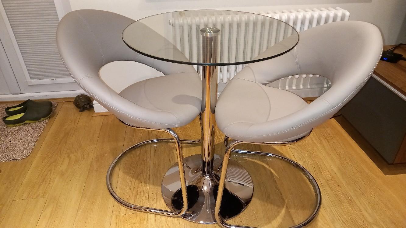 Table and 2 chairs in L25 Liverpool für 75,00 £ zum Verkauf Shpock DE