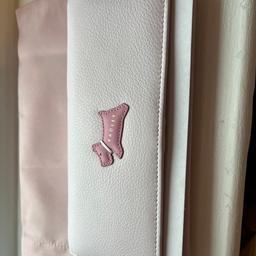 Beautiful pale pink large Radley purse

Just not my style

Never used

With dust bag