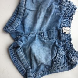 H&M denim shorts

9-12 months 

Any questions please ask