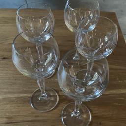 Verkaufe 5 Weißwein Gläser der Marke Spiegelau.
Alle Gläser sind in einem gutem Zustand.