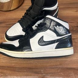 Nike Jordan 1’s high tops size 8.5
Black an white paid 450 from kick game Birmingham trainers are in good condition always worn with crease protectors no crease in leather
Comes from pet an smoke free home
Collection kingsheath b14