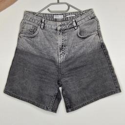 barely used!
they're a bit longer than your normal booty shorts ✨️ brand: bershka