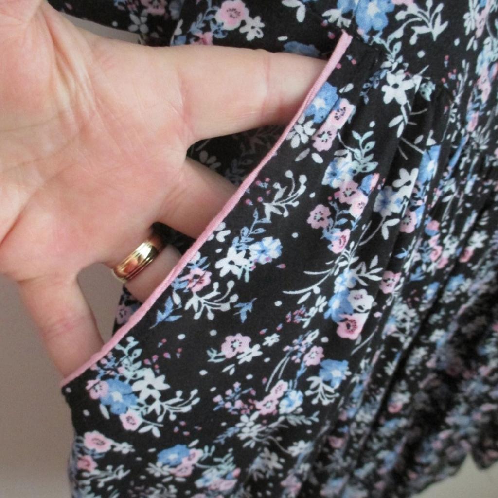 H&M black dress with pretty pink, blue and white floral print. Has pockets too. Age 10-11 years. Immaculate condition.