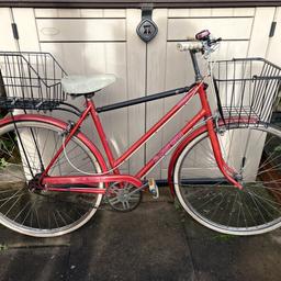 3 speed women’s bike with front and rear baskets.
Will need some basic maintenance as it hasn’t been used for several years.