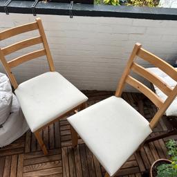 Verkaufe 2 sehr gut erhaltene Ikea Stühle.

Für mehr Bilder, Fragen, gerne melden.

Der Privatverkauf erfolgt unter Ausschluss jeglicher Gewährleistung.