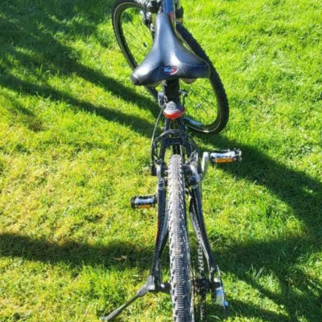 Verkaufe ein gebrauchtes Damen Trekking Offroad Fahrrad, Marke "KTM Life Cross", Rahmengröße: 46 cm, 28 Zoll, Farbe: schwarz/grau, Schaltung: Shimano Deore XT, Scheibenbremsen, Schaltung 27 Gänge (3x9), guter Zustand, nur Selbstabholung