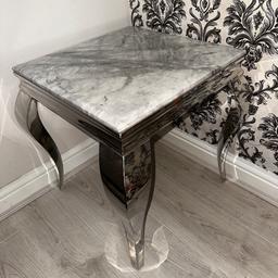 Marble side table in excellent condition. Purchased 1 month ago.