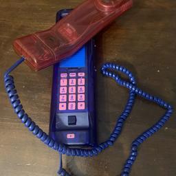 Telefono Swatch Twinphone Vintage Rosa e Blu "Deluxe",Trasparente,anni '90. Made in Italy.Lunghezza 25cm,Altezza,8cm Profondità 7cm.Perfettamente Funzionante
.Origine Svizzera.Materiale principale Plastica