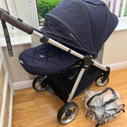 💥💥 £75 NO OFFERS 💥💥 NO DAMAGE TO HANDLE 

Preloved mamas and papas armadillo flip xt in navy

Comes complete with:
Original raincover 
Matching cold weather footmuff worth £95 new 

Suitable from birth to 15kg 
Very large extendable hood with ventilation for the warmer weather
Adjustable handle
Adjustable calf rest 
Reclines
Parent and world facing 
Big shopping basket
5 point harness 
Front swivel and lockable wheels 
Brakes
Travel system compatible 

In good condition. General wear and tear but nothing that affects the use

Has been cleaned and ready to go

COLLECTION ONLY FROM BRADFORD BD5

Sorry I will not post. No saving. No swaps. No timewasters. No offers. Cash only. First come first served 

💥💥 £75 💥💥
