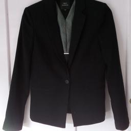 Next Women Blazer UK 10R.
Fully lined in fine polka dot material.
Formal occasion or interview for a job, course or business lunch.
Very versatile as can be worn with a skirt, pants or jeans etc.
Local collection preferred or can be posted out for extra costs.