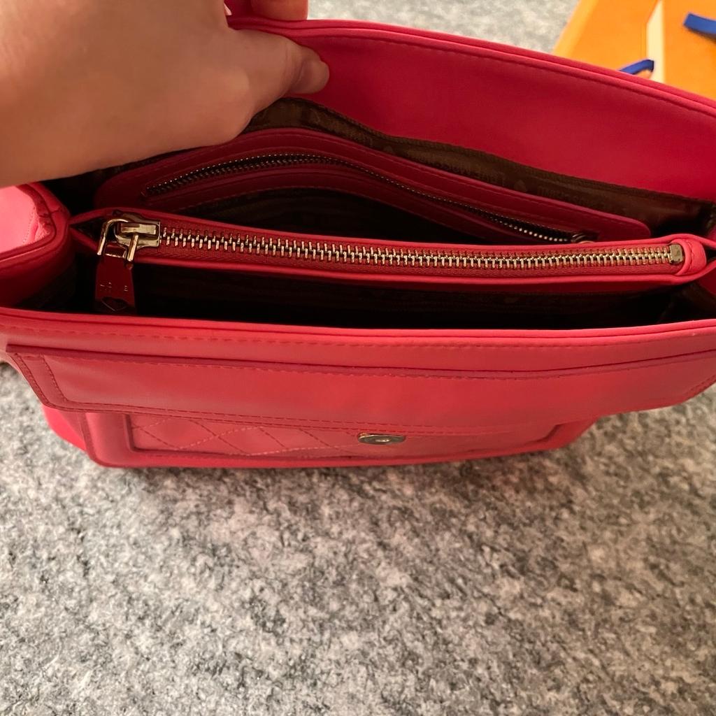 Love Moschino Handtasche
pink
guter gebrauchter Zustand