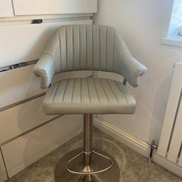 3 grey bar stools

£30 PER BAR STOOL!

These were over £100 each new

Can be together or seperated
Used!! Used condition! There are signs of wear and tear, but still lovely chairs! Only getting rid due to change of decor

Collection only
Ws3