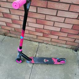 Fixed height solid stunt scooter few scuffs on handle as expected. Plenty of life left buyer to collect please Tingley