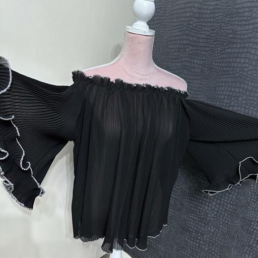 Buy & Sell South West London Earlsfield - South West London - Photos for Black flare sleeve off the shoulder blouse