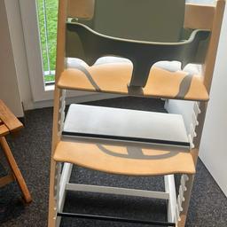 Stuhl wurde von uns neu lakiert. Guter Zustand, wurde als Zweit-Stuhl bei der Oma verwendet