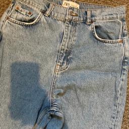 Zara jeans
Size eu 38
Flared bottom
Great condition