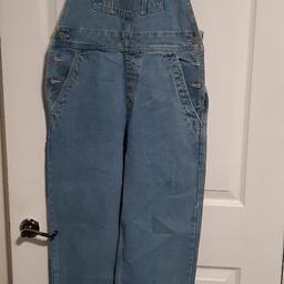 asos dungarees 

size 10 

Collection only ws2