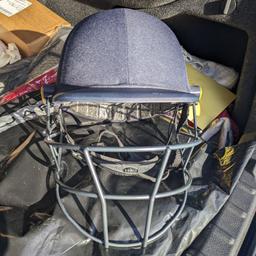 Mens Senior Large Navy Masuri Cricket Helmet.
bought from someone who got the wrong size, not used. I bought it but turns out it's huge for my tiny head. it's in Great condition. only buy if you have a massive head.