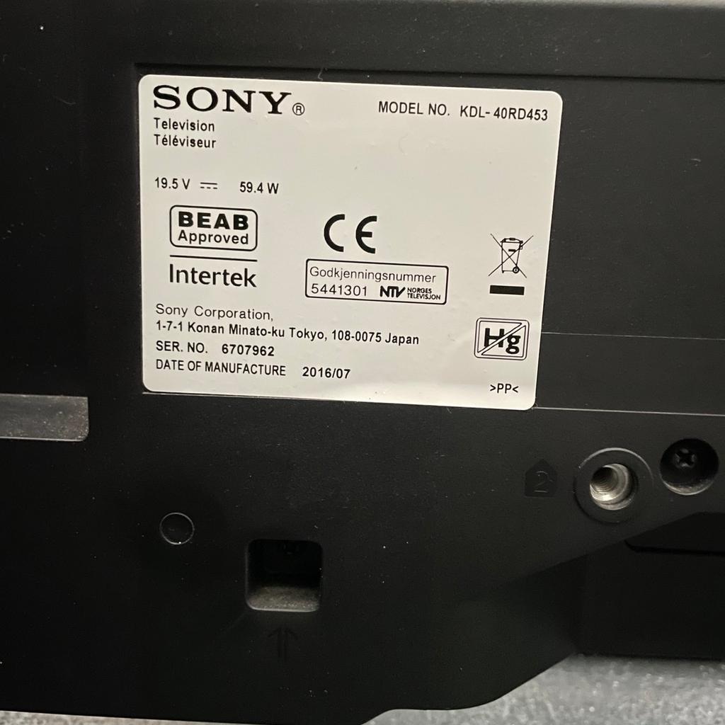 Sony Bravia 40” 1080p HDTV
MODEL KDL 40RD453

Tv is in excellent condition with NO ISSUES comes with brand new Sony remote control please see picture
Collection only and cash on collection