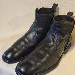 Hush Puppies Black Leather Men's Chelsea Boots Very Good Condition. Says size 8 but I wear mens Size 9.5 and these fit with room. Probably because they have been "broken in". Cash on collection or post at extra cost which is £4.85 Royal Mail 48hr tracked delivery. I can offer free local delivery within five miles of my postcode which is LS104NF. £10 local delivery up to 10 miles. See photos for condition size flaws materials etc. I can offer try before you buy option but if viewing on an auction