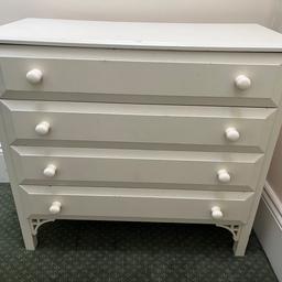 Chest of draws for sale £150


4 draw unit measurements (in the picture)
40cm depth
80cm height
87cm width

Solid wood, good condition, lovely detail on the feet.