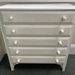 Chest of draws for sale £150



5 draw unit measurements:-
40cm depth
95cm height
85cm width

Solid wood, good condition, lovely detail on the feet.
