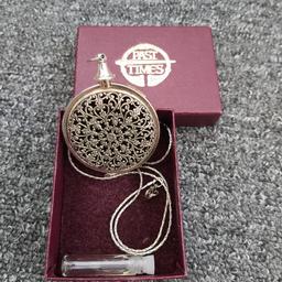 Past Times perfume pendant
Aromatherapy on the go
Great condition
Collection only £8