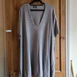womens poncho
Grey with rhinestones all over front
button detail to arm
free size
never been worn.