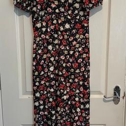 Black Floral Velvet ASOS maxi dress with tag.  Size 10 

Brand new, black floral ASOS dress. With slit down the back.  This dress has never been worn and still has the tag on. 

Size 10 - will fit size 8/10 
RRP £29.99