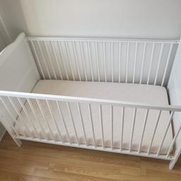 selling as she's outgrown
it's adjustable in level of the mattress
Great condition loads of life left in it.

already dismantled and ready to go