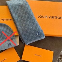 Verkaufe einen kaum getragenen Schal der Marke Louis Vuitton Petit Damier (180x30cm) hellblau. Zustand: wie neu! Full Set inkl. Kaufbeleg und OVP.
Die abgebildete Mütze wurde leider zwischenzeitlich verkauft und ist nicht mehr verfügbar.
Selbstabholung in Altötting, Versand möglich.