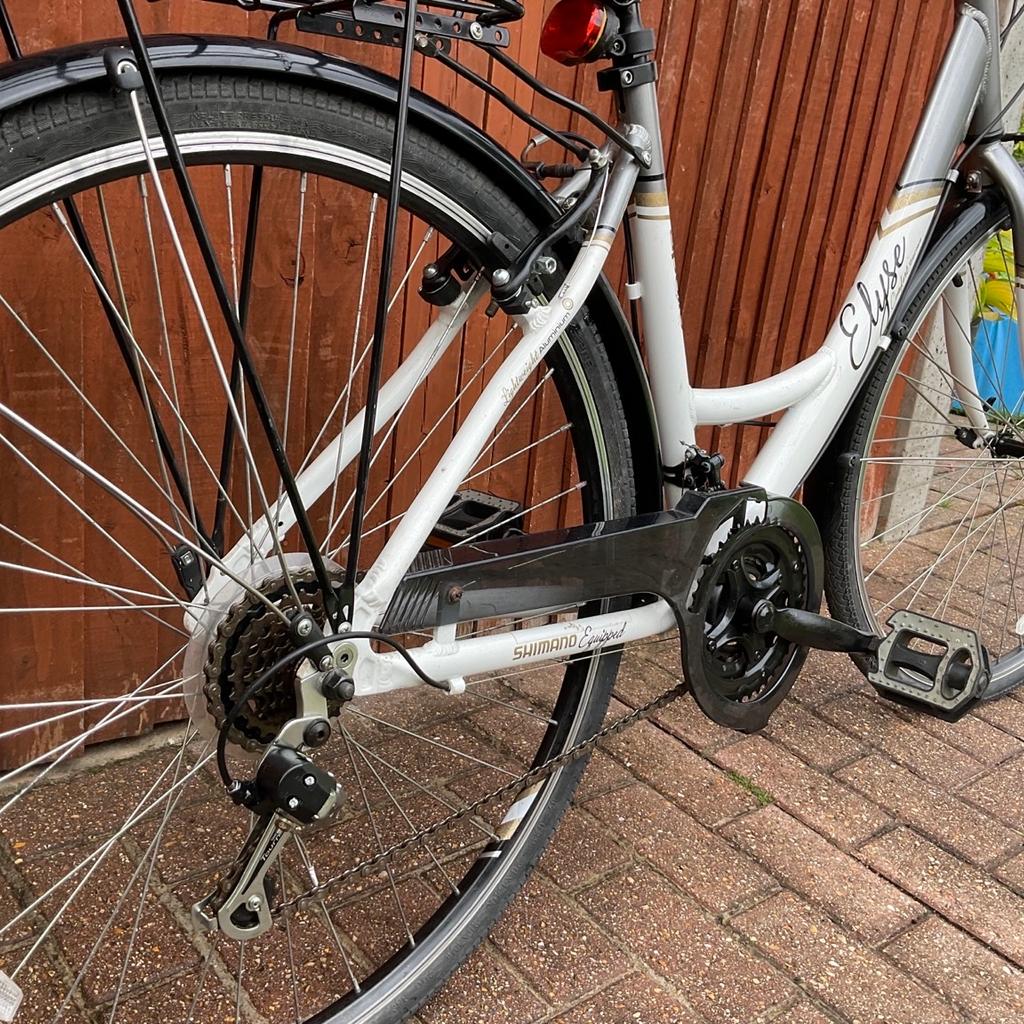 This bike has 700 wheel size and 18 gears.this bike has been serviced and is in good working order.the frame size is 18” inches.collection only.sorry no delivery.