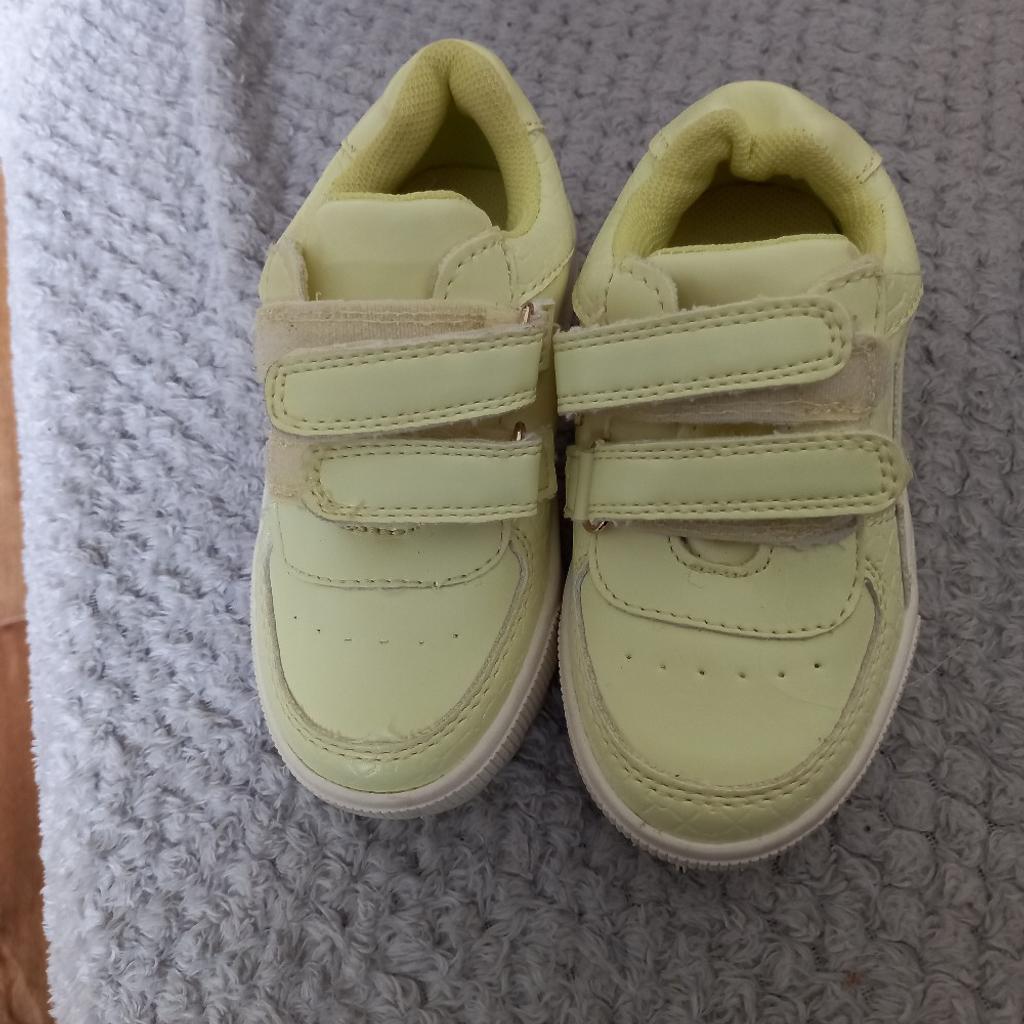 size 6 in good condition sorry no offers postage available or collection wickersley s662db please feel free to check out my other items on here lots baby items on here