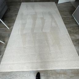 Sehr schöner Vorwerk Teppich
Keine Schäden, keine Flecken (neuwertig)

Größe: 3,40 x 2,00 Meter

Neupreis: 600 Euro