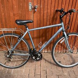 This bike has 700 wheel size and 18 gears.this bike has been serviced and is in good working order. The frame size is 21” inches.collection only sorry no delivery