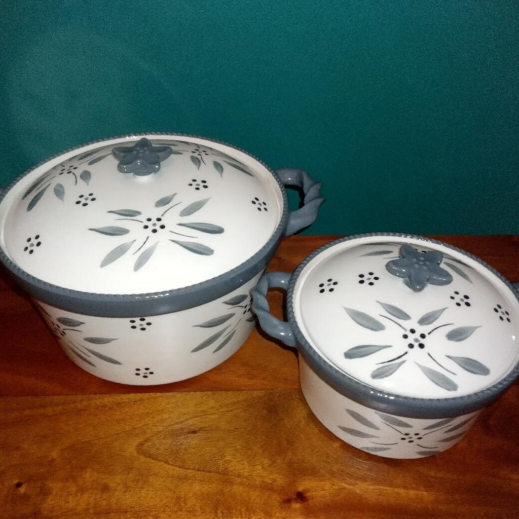 New Temp-tations stoneware casserole dishes with lids & handles in Old World Design by Lara for baking, roasting and cooking. Colour Grey.
Selling separately -
Small (1.13 Litre) - £10
Large (2.84 Litres) - £15
Both - £20
Small -
Height - (with lid) 5.5" (without) 3.5"
Width - (with handles) 9" (without) 6"
Large -
Height - (with lid) 6.5" (without) 4.5"
Width - (with handles) 12" (without) 9"
Excellent Condition Collection Leeds 13/12 area.
Dishwasher, microwave, refrigerator & freezer safe