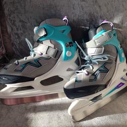 Decathlon adjustable Ice Skates. 
UK size 2.5 - 5. (EU 35 - 38)
Worn twice. immaculate condition. 
Cash on collection, B44 Birmingham.
Not in original box.
Please check out my other items.
Thanks.