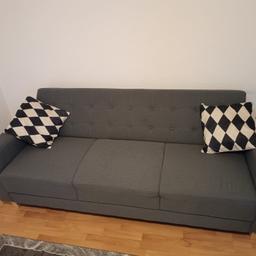 2 identische Sofas/Schlafsofas/Couchs zu verkaufen.

Ausziehbar.

B/H/T: 210/85/88 Cm.

250 Euro für beide.

Neupreis war 759€.