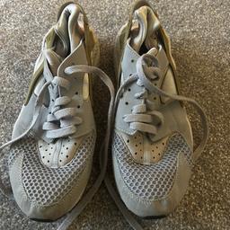 Trainers, Size 8, still in very good condition…
Collection B28.