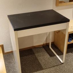 Kleiner Ikea Schreibtisch zu verschenken!