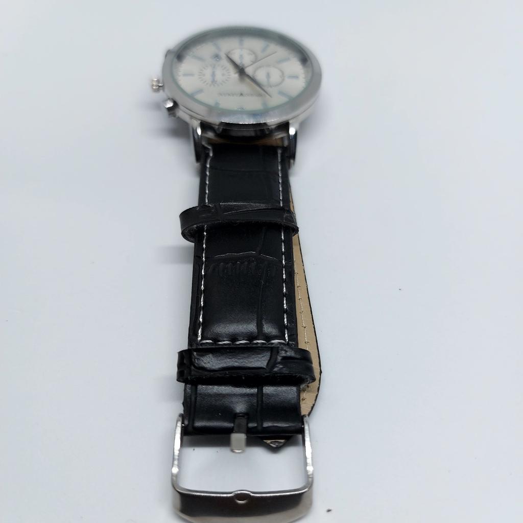 mens Watch Leather Strap like new
need new battery