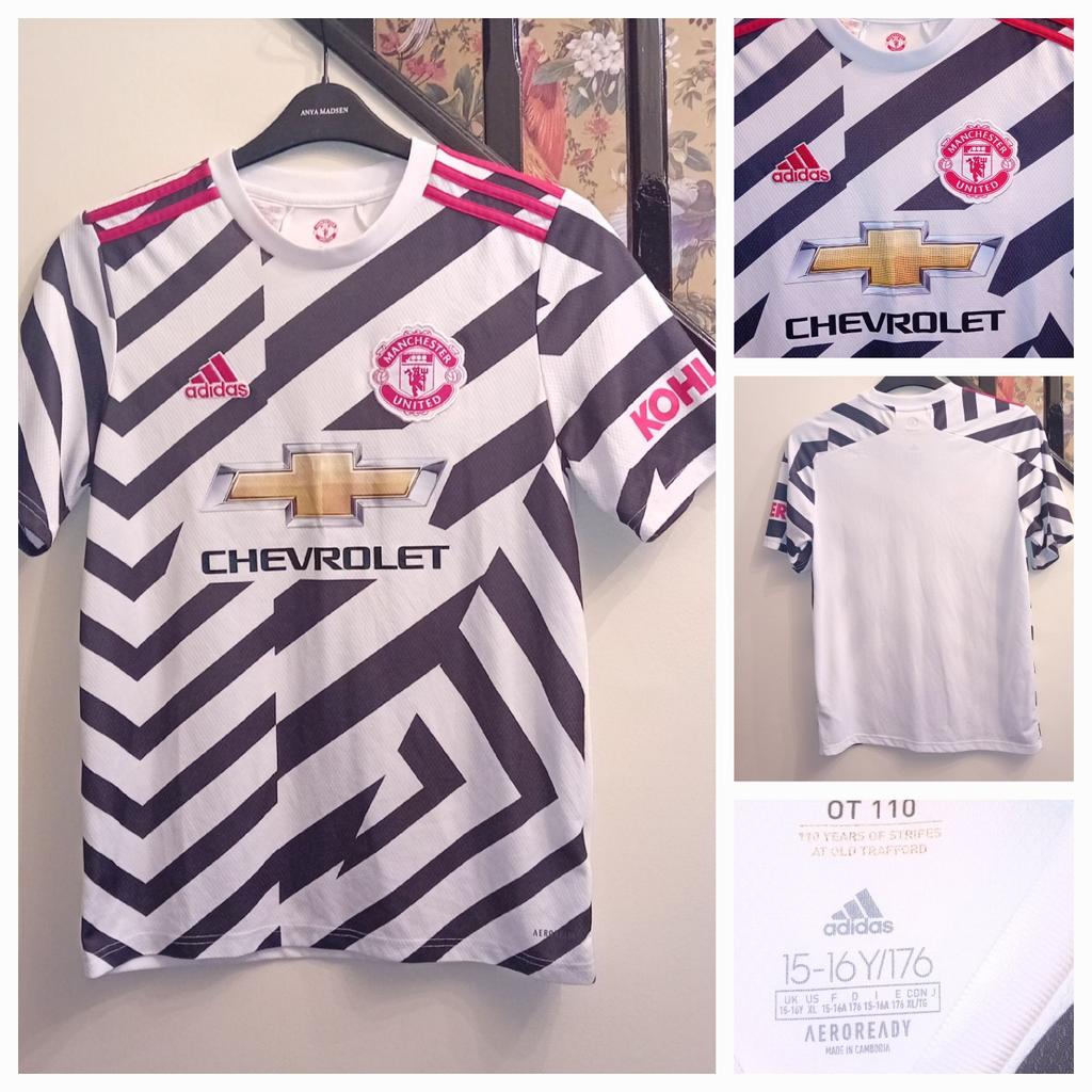 Manchester United Jersey
home shirt 22/23
bought for present tags removed but then not worn so could return