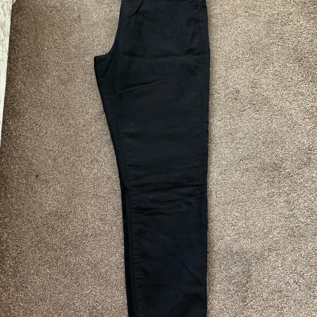 Black Jeggins (however not much give in them) I would say suit more of a size 14-16. Brand new never worn