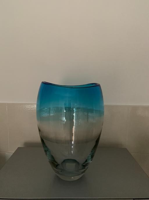 Buy & Sell Surrey Reigate and Banstead - Photos for Large Glass Vase/Ornament by Jane Packer