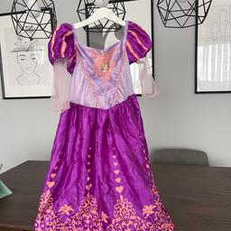Rapunzel costume
Size 5-6y

The costume been worn 1-2 times. It is in perfect condition. Selling it because it does not fit my daughter anymore.
Collection only WC1N