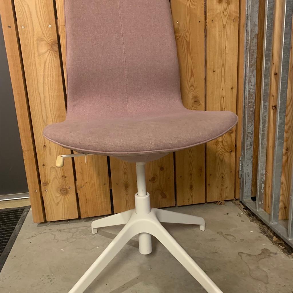 Zart rosa Schreibtisch Stuhl zum drehen und Höhen verstellbar von Ikea