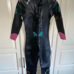 Zone 3 Women’s Agile Wetsuit. 
Size Small/Medium (see size chart in photos)

Only one season old, wetsuit is like new with no damage or wear and tear. 
Brought for my daughter but now already grown out of it. 
Probably only had 3 open water triathlons as the rest were inside swimming pool events. 

Item has been cleaned and from a smoke free home. 

Please get in touch if you require a visual look or try before you buy. 
Disclaimer: If wetsuit is damaged while trying on you pay for it.