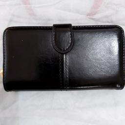 Mens ,womens wallet Black Colour lots of space for cards cash coins zip pocket
New never used