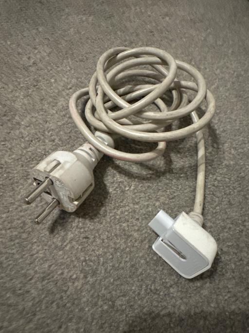 Buy & Sell Central London Queensway - Central London - Photos for EU Macbook charger end