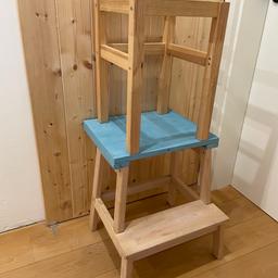 Wir verkaufen unseren Learningtower (Eigenbau aus Ikea odvar & bekväm). Der Tower kann ganz leicht zu einem Kindertisch mit Sitzfläche umgeklappt werden - der perfekte Ess-, Mal- und Bastelplatz für die Zwerge